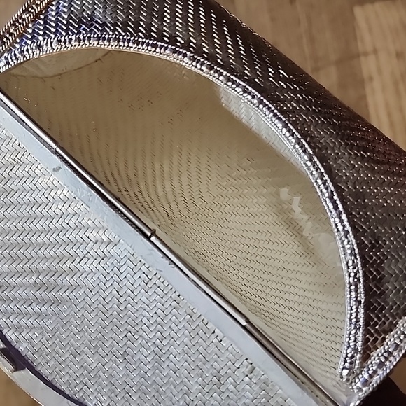 Vintage Silver Metal Woven Mirrored Clutch/Purse. Comes with original box. 6"x4" - Picture 4 of 11